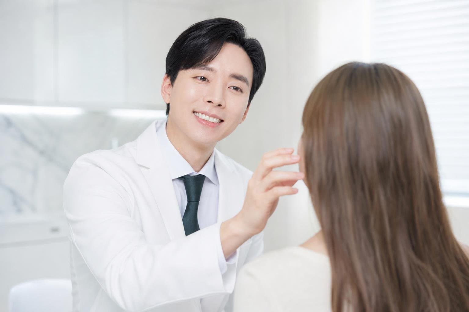 Dr. Min Jeong with a patient at REDI Dermatology in Seoul, discussing juvelook skin booster
