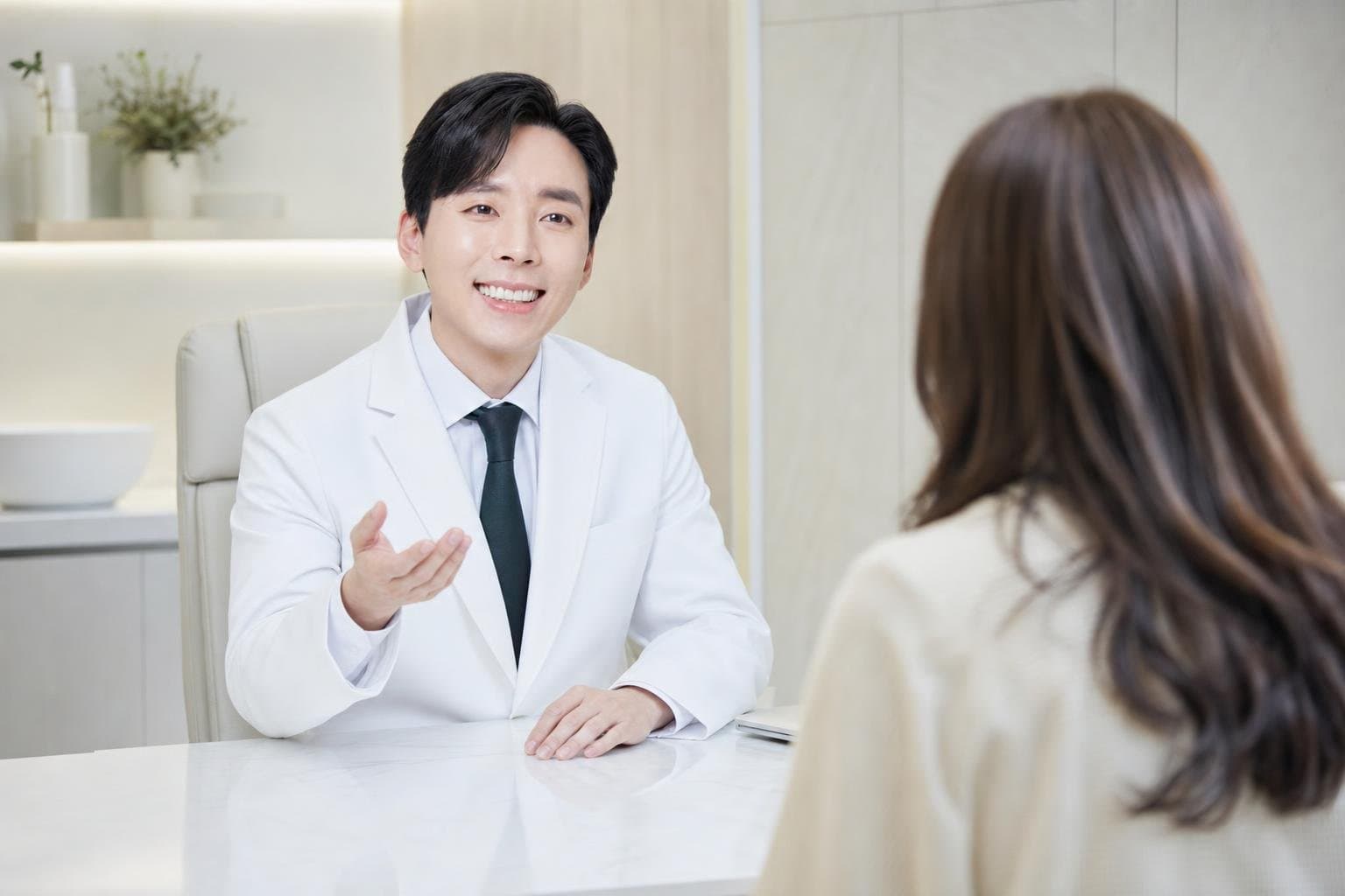 Dr. Min Jeong with a patient at REDI Dermatology in Seoul, discussing korean dark circle treatment