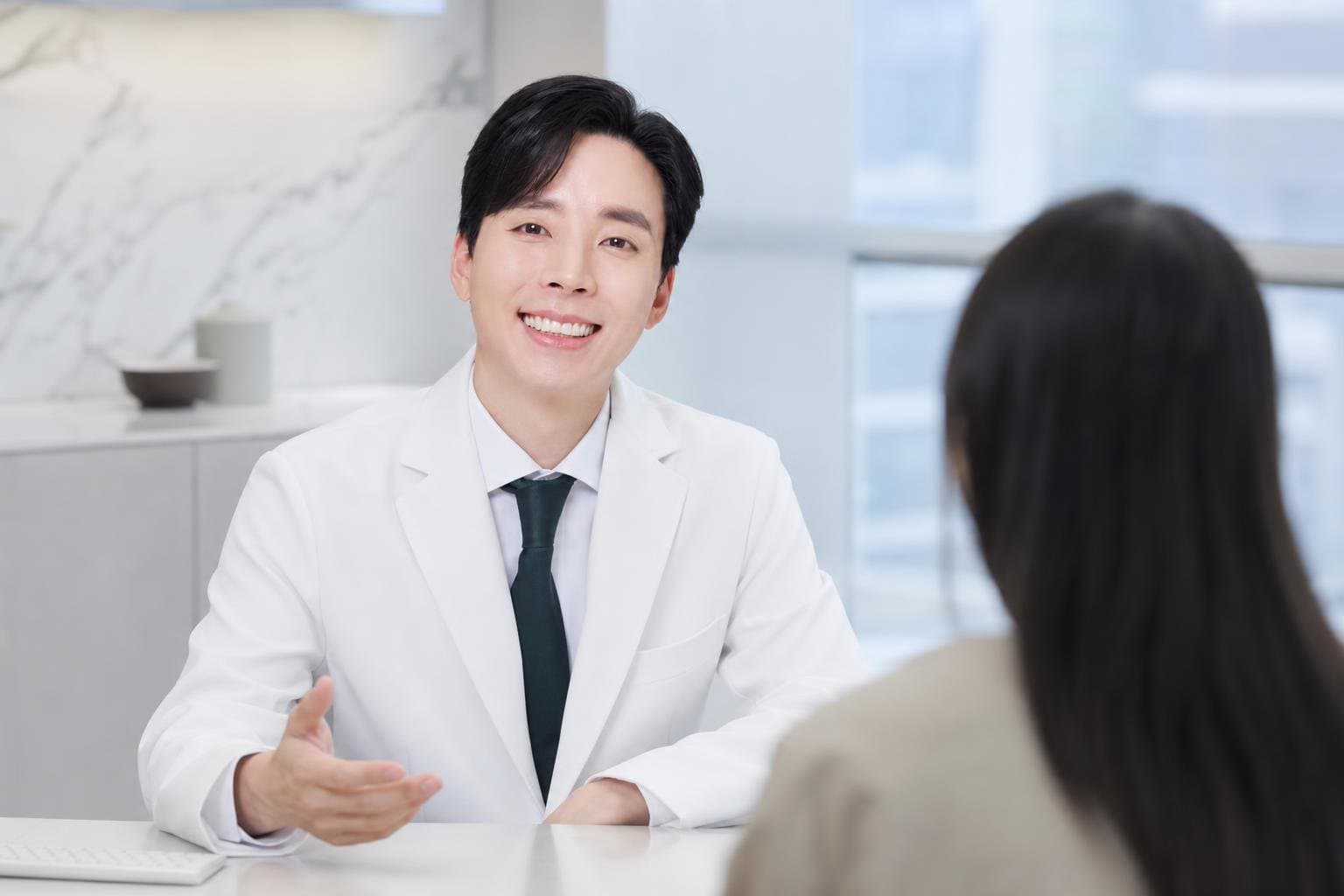 Dr. Min Jeong with a patient at REDI Dermatology in Seoul, discussing milia vs closed comedones