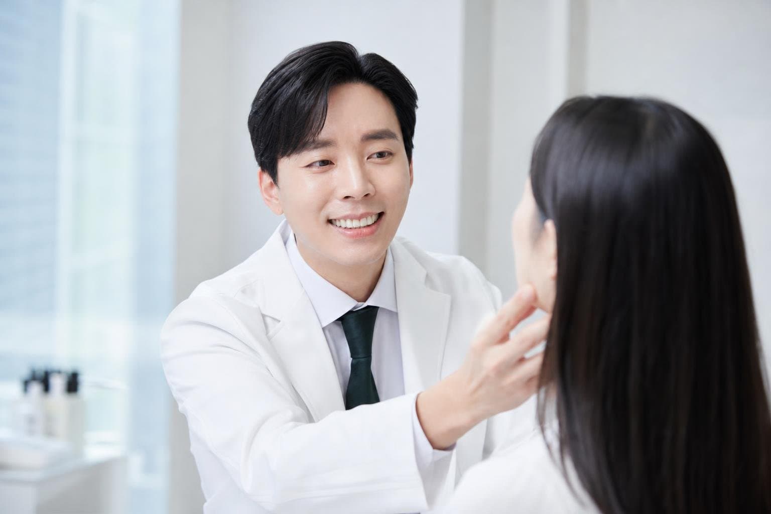 Dr. Min Jeong with a patient at REDI Dermatology in Seoul, discussing skin botox korea
