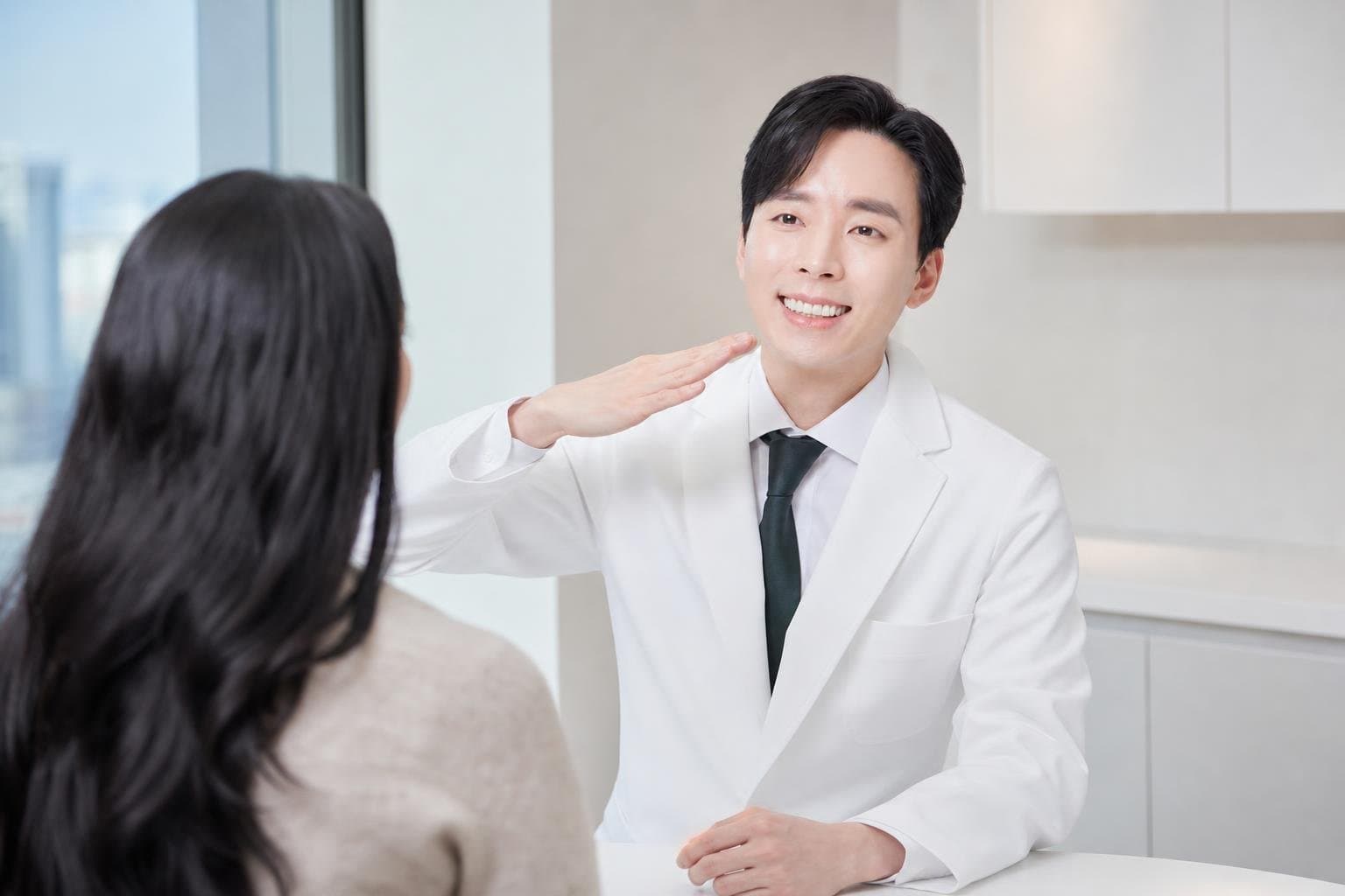 Dr. Min Jeong with a patient at REDI Dermatology in Seoul, discussing thermage